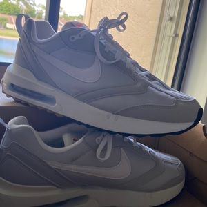 COPY - NIKE AIRMAX DAWN size 10.5 cream color